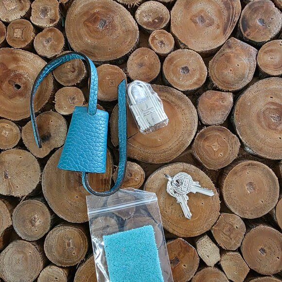 Blue Cowhide Leather Structured Zip Handbag with Lock and Key Set - Picture 5 of 5